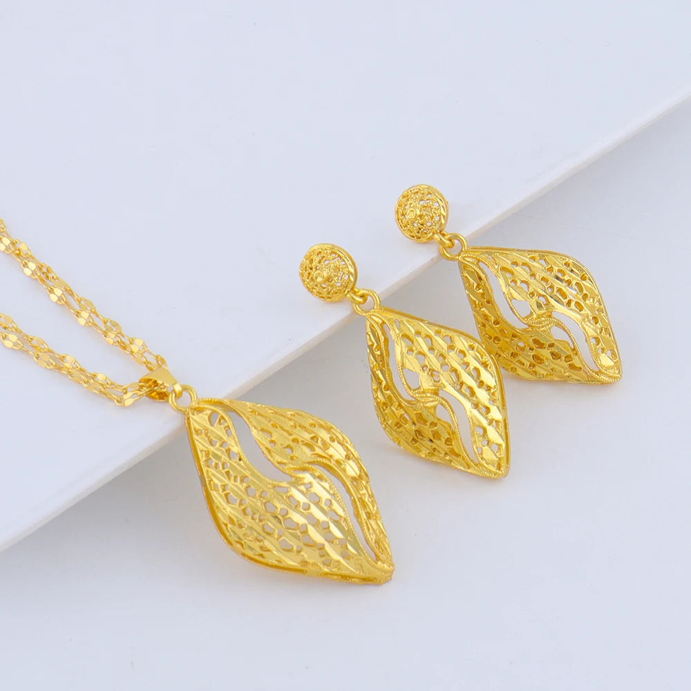 24K Gold Geometric Jewelry Set – Necklace & Earrings