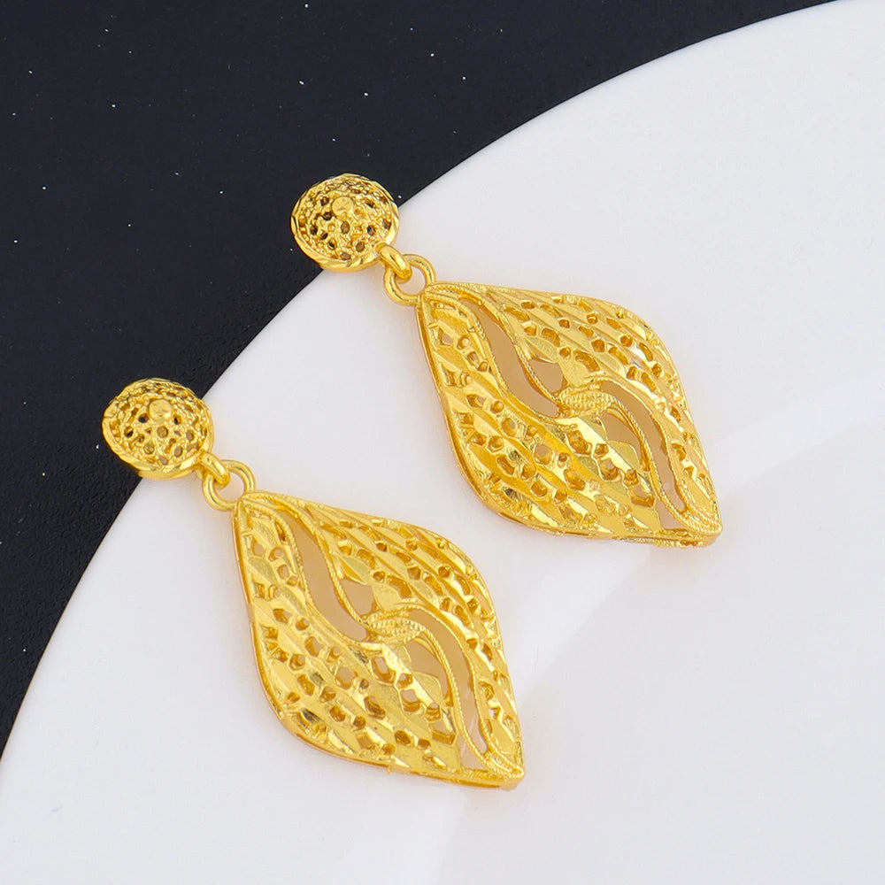 24K Gold Geometric Jewelry Set – Necklace & Earrings