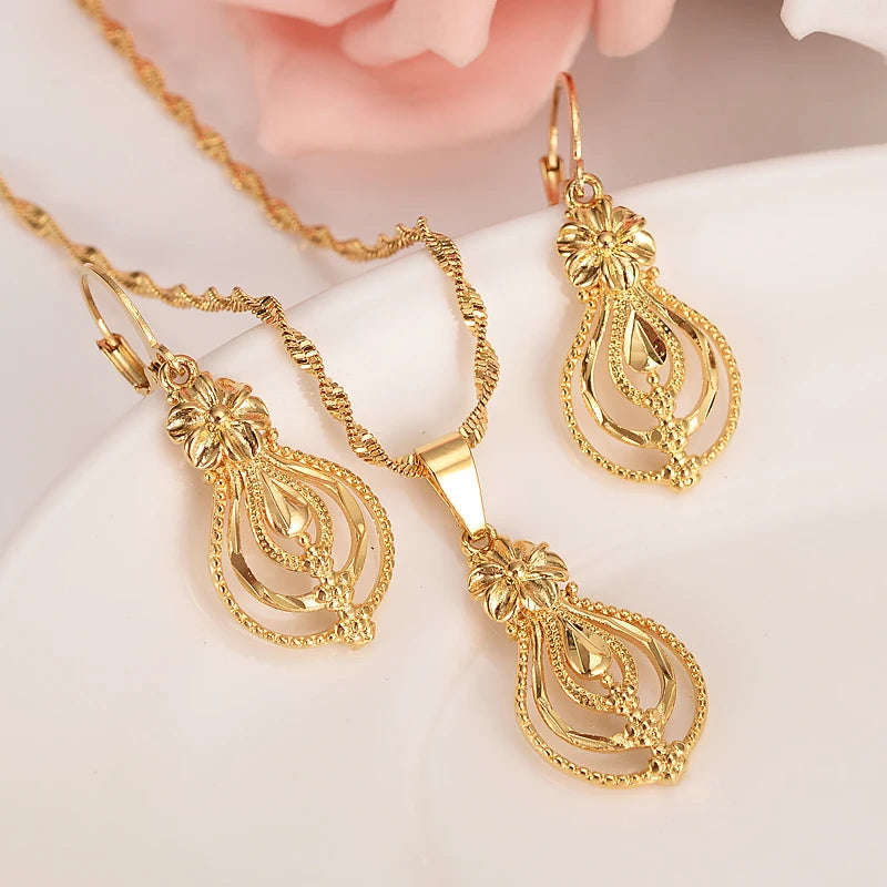 Gold Flower Jewelry Set – Necklace & Earrings for Women