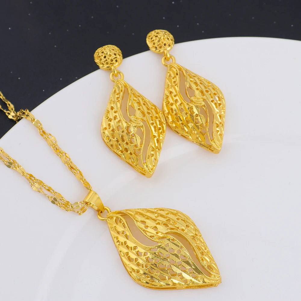 24K Gold Geometric Jewelry Set – Necklace & Earrings