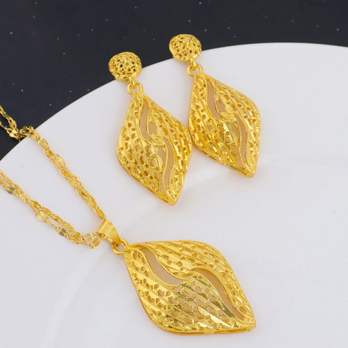 24K Gold Geometric Jewelry Set – Necklace & Earrings