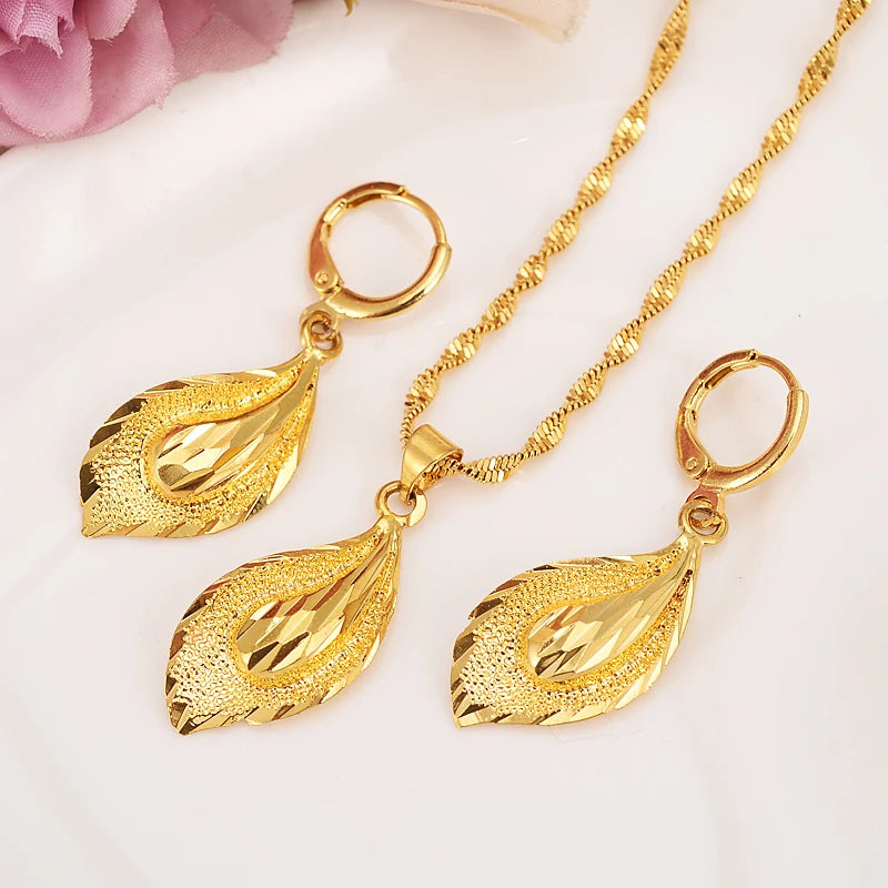 Gold Flower Jewelry Set – Necklace & Earrings for Women