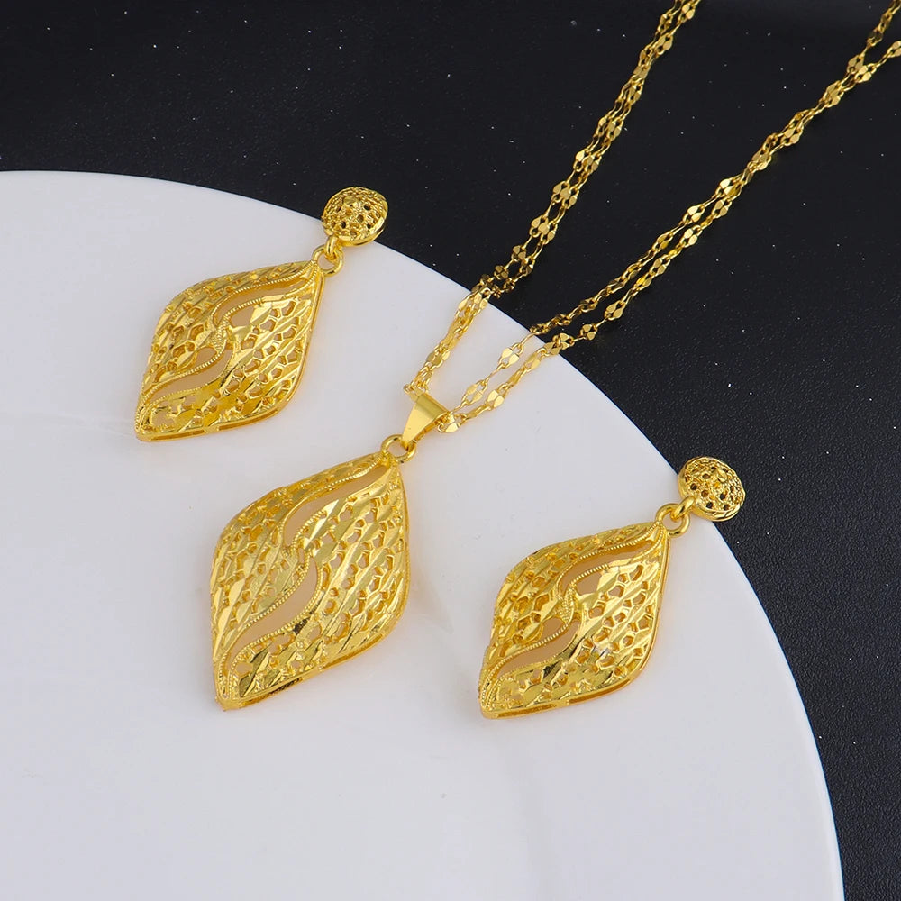 24K Gold Geometric Jewelry Set – Necklace & Earrings